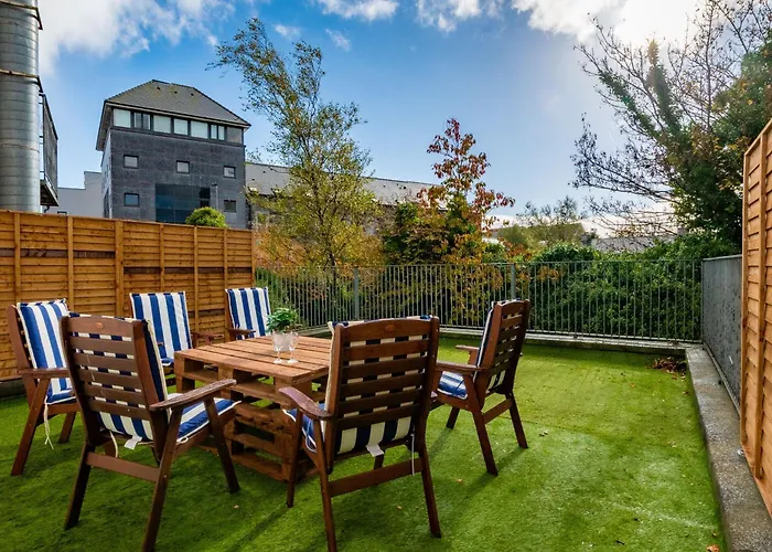 City Centre Escape With Large Terrace, Sleeps 7