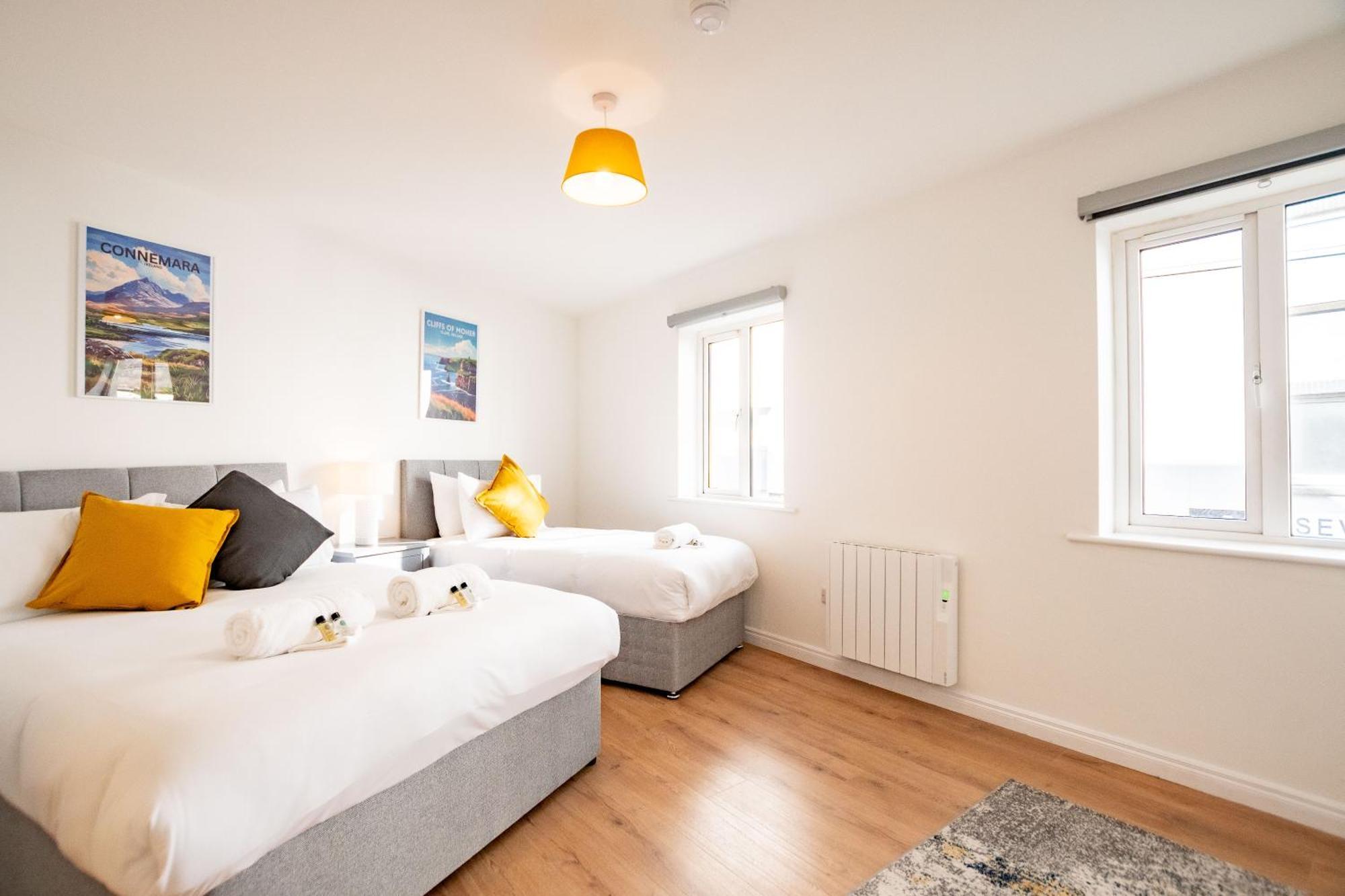 Centre Escape With Large Terrace, Sleeps 7 Appartement Galway