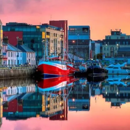 City Centre Escape With Large Terrace, Sleeps 7 Galway Exterior photo