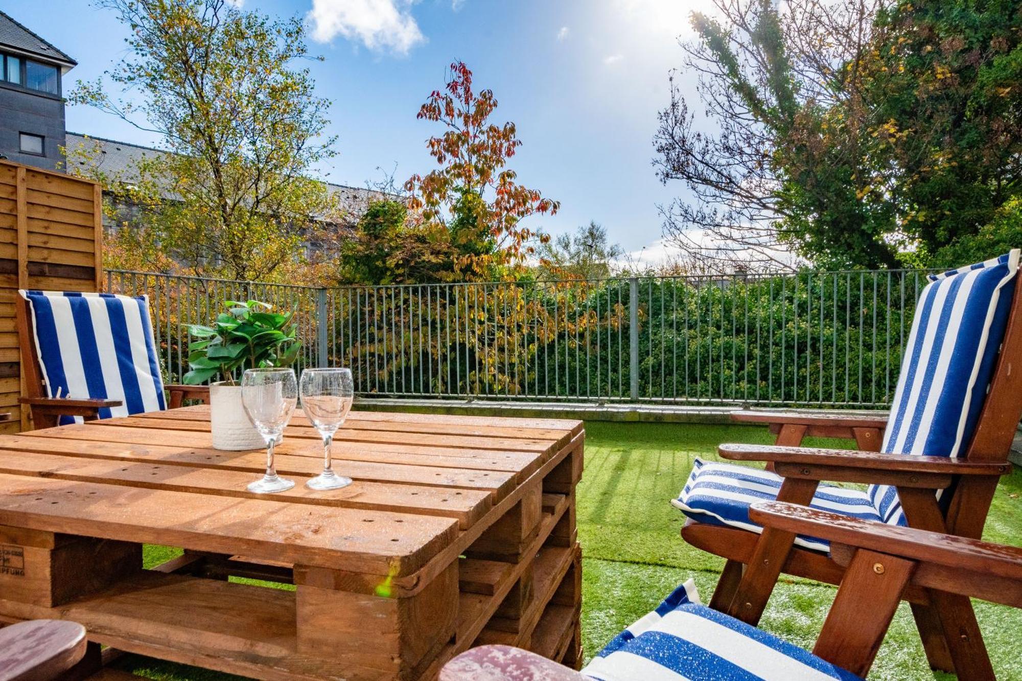 Centre Escape With Large Terrace, Sleeps 7 Appartamento Galway