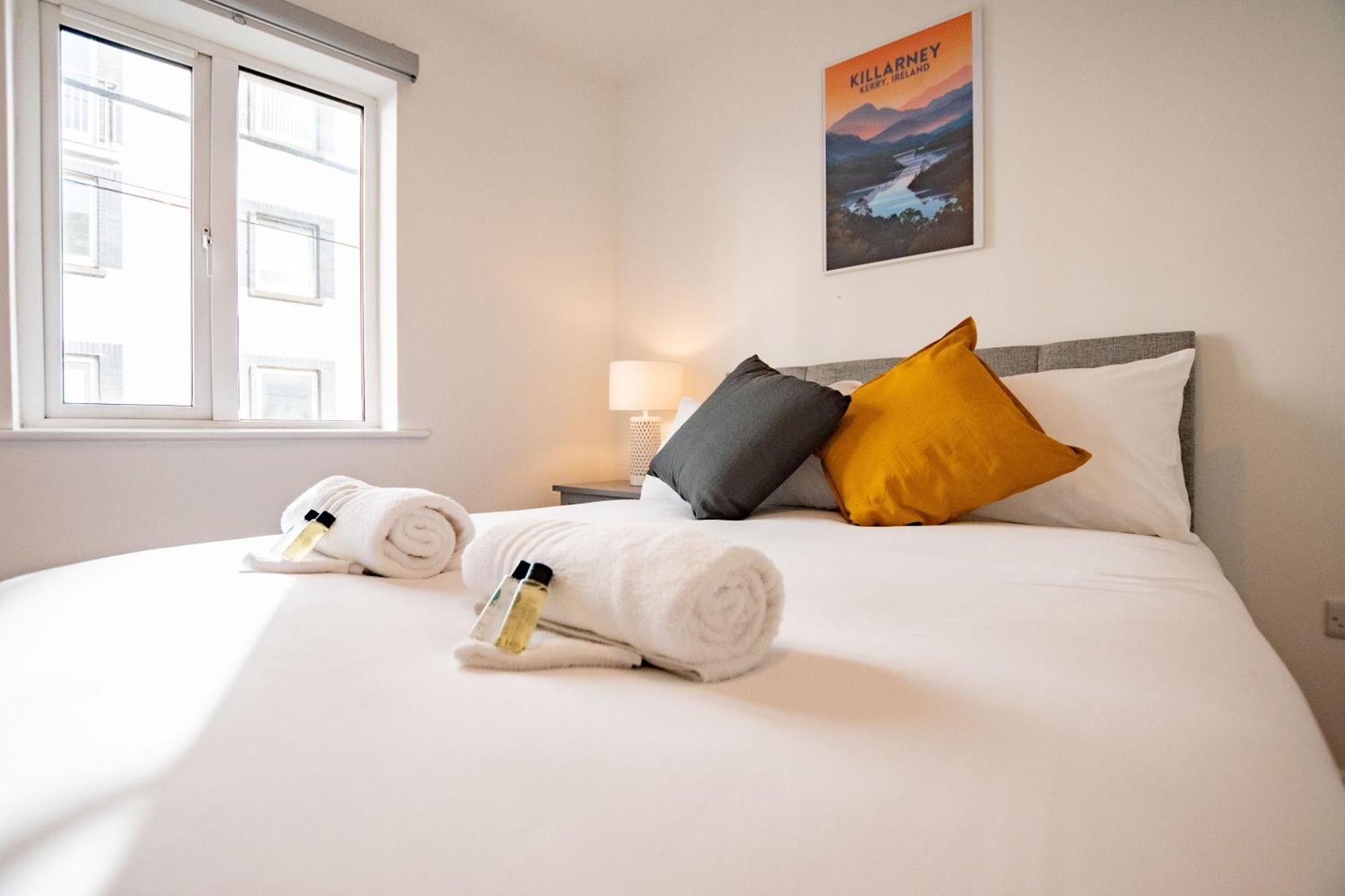 Centre Escape With Large Terrace, Sleeps 7 Galway
