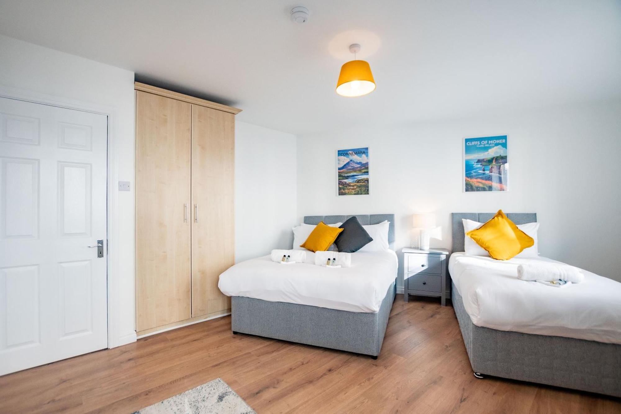 Centre Escape With Large Terrace, Sleeps 7 Apartment *